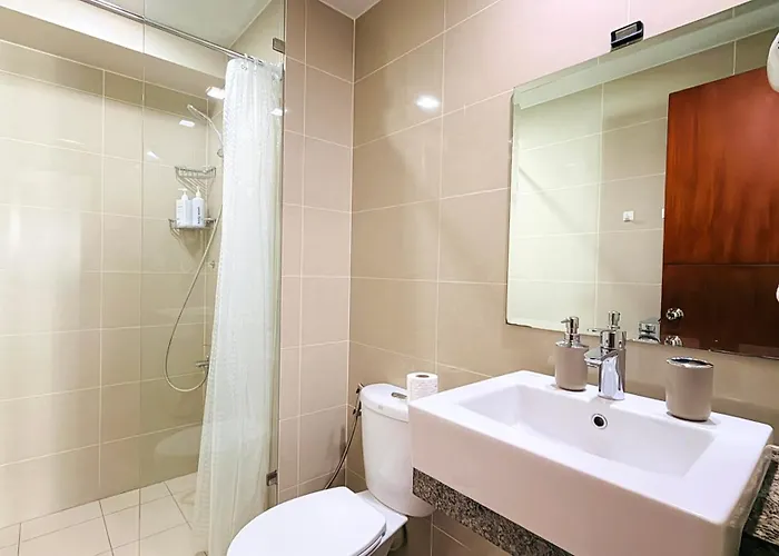 Free Welcome Breakfast, Big Bgc 2br, Great For 6, 300mbps Fiber, Steps To Mitsukoshi & Uptown, 25r Manila